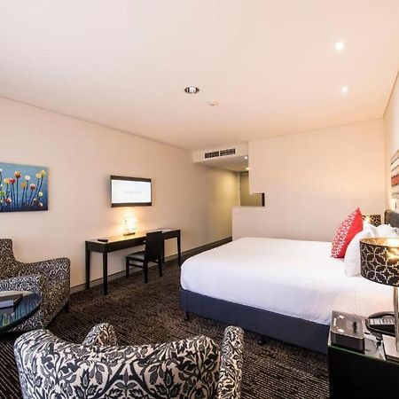 Calamvale Hotel Suites And Conference Centre Бризбейн Екстериор снимка