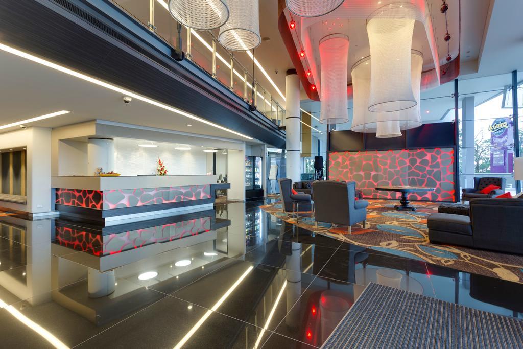 Calamvale Hotel Suites And Conference Centre Бризбейн Екстериор снимка