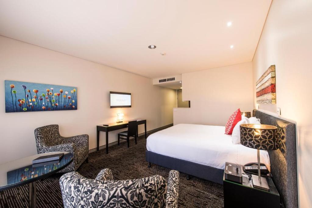Calamvale Hotel Suites And Conference Centre Бризбейн Екстериор снимка