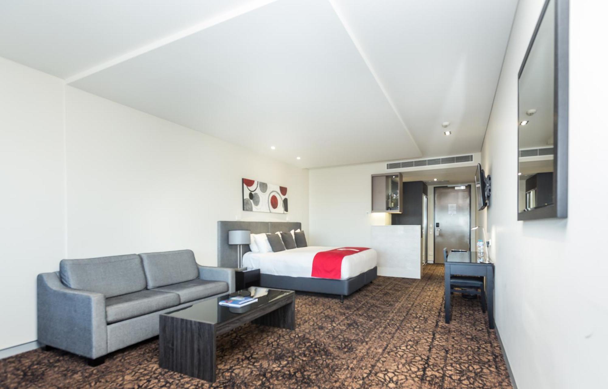 Calamvale Hotel Suites And Conference Centre Бризбейн Екстериор снимка