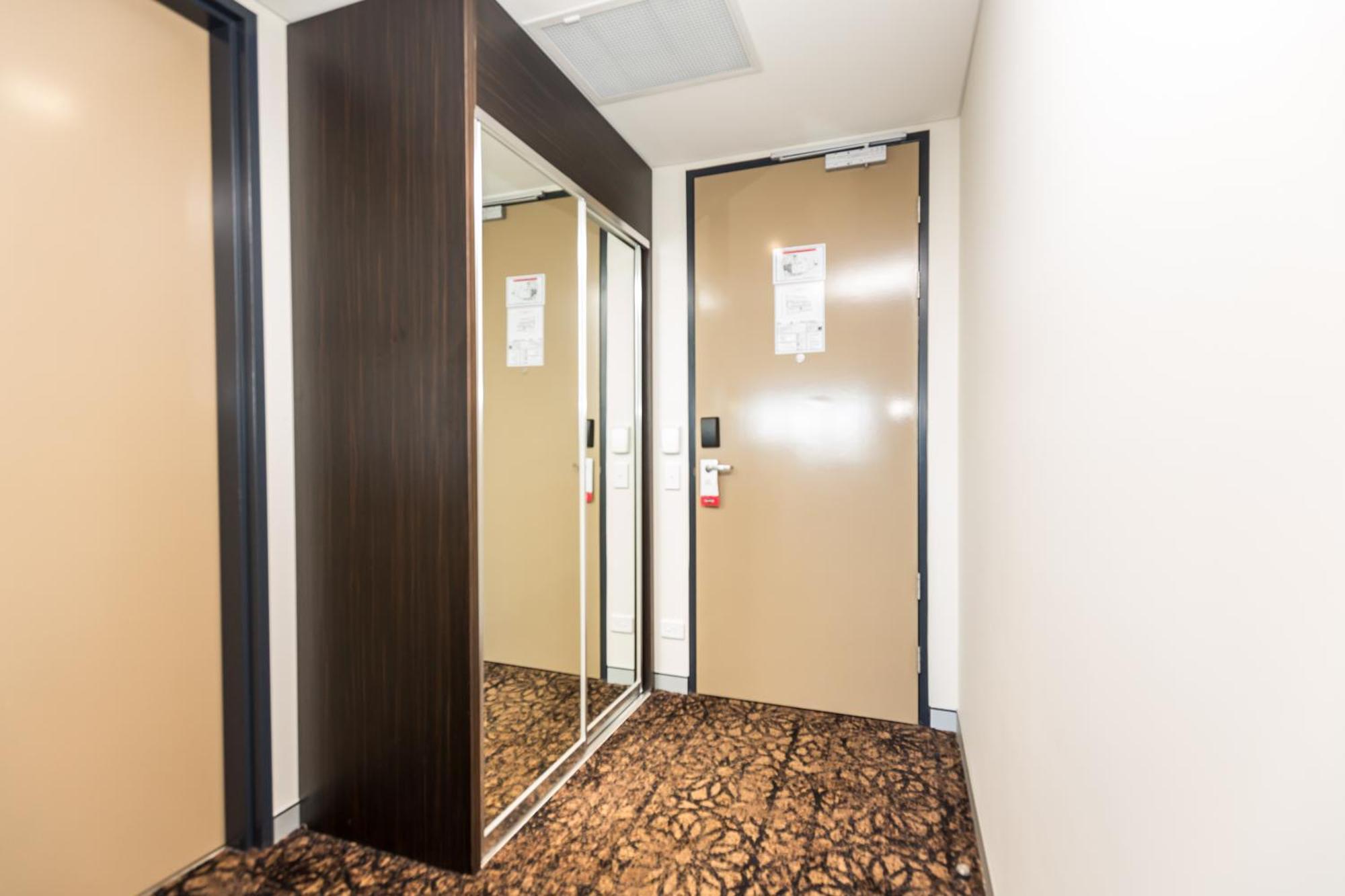 Calamvale Hotel Suites And Conference Centre Бризбейн Екстериор снимка