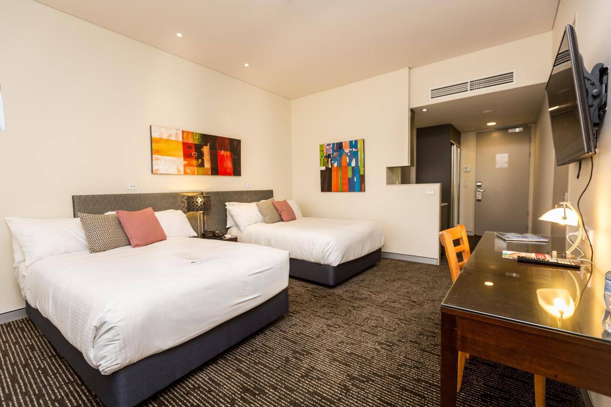 Calamvale Hotel Suites And Conference Centre Бризбейн Екстериор снимка