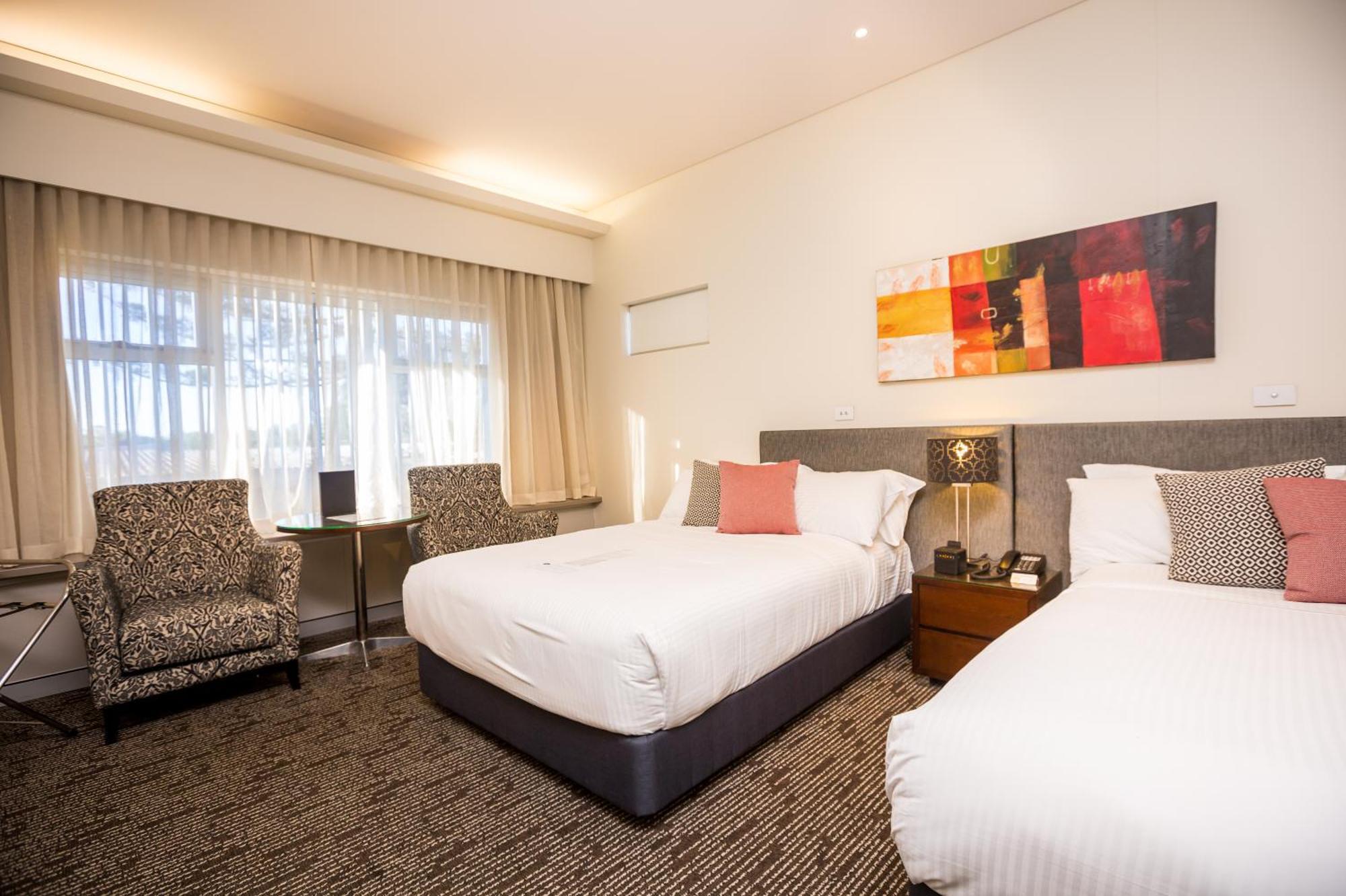 Calamvale Hotel Suites And Conference Centre Бризбейн Екстериор снимка