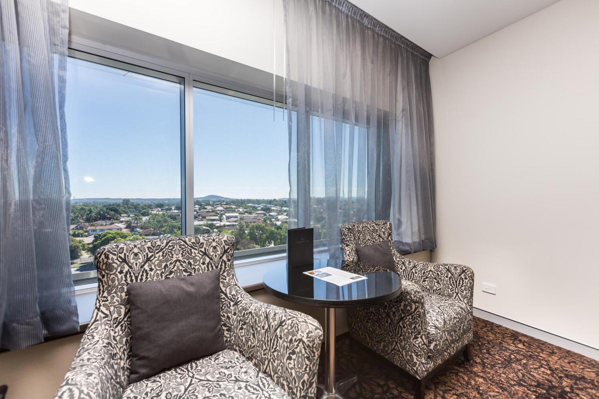 Calamvale Hotel Suites And Conference Centre Бризбейн Екстериор снимка