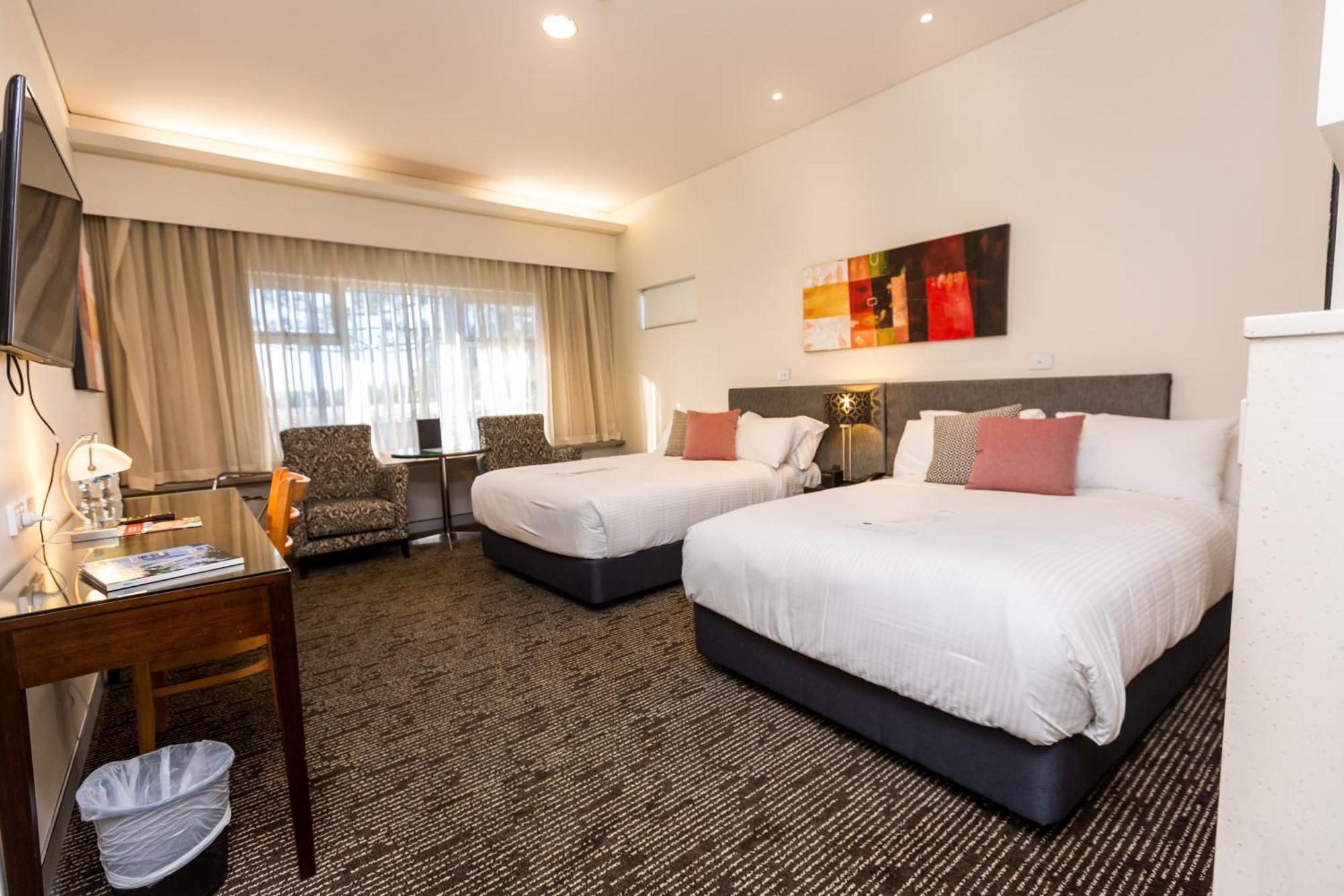 Calamvale Hotel Suites And Conference Centre Бризбейн Екстериор снимка