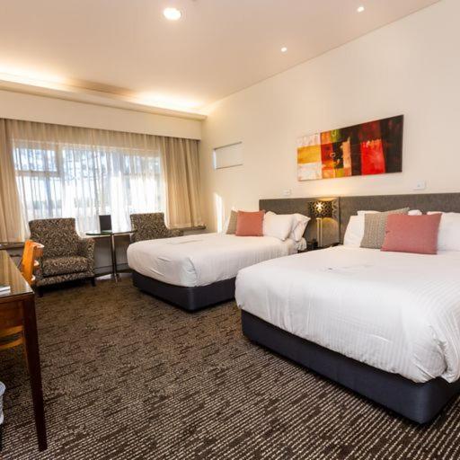 Calamvale Hotel Suites And Conference Centre Бризбейн Екстериор снимка